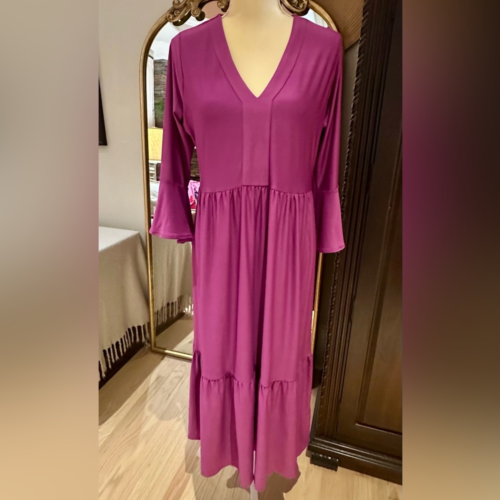 La Mer Luxe V-Neck Long Sleeve Tiered Midi Dress